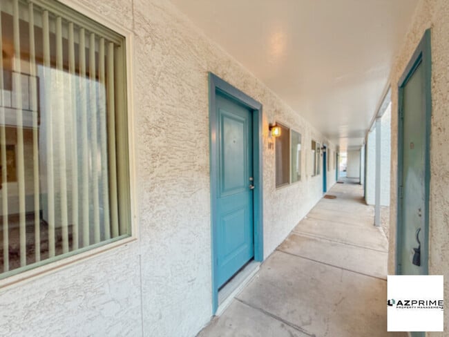 Photo - FREE FIRST MONTH'S RENT MOVE IN SPECIAL! Inviting 2/1 Phoenix Apartment with Modern Comforts!