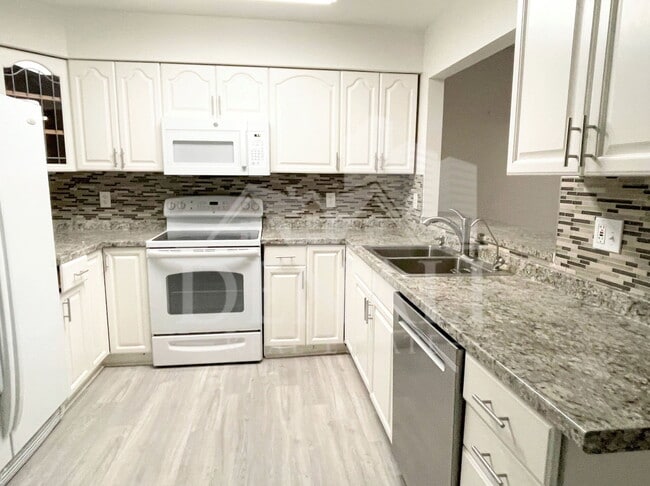 Photo - 3033 S Longmore