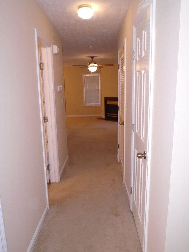 Photo - 2Bed / 2 Bath Condo.  Freshly painted, available NOW!!!