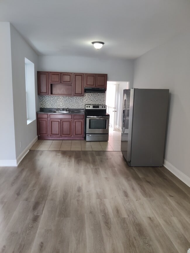 Photo - 628 N 55th St