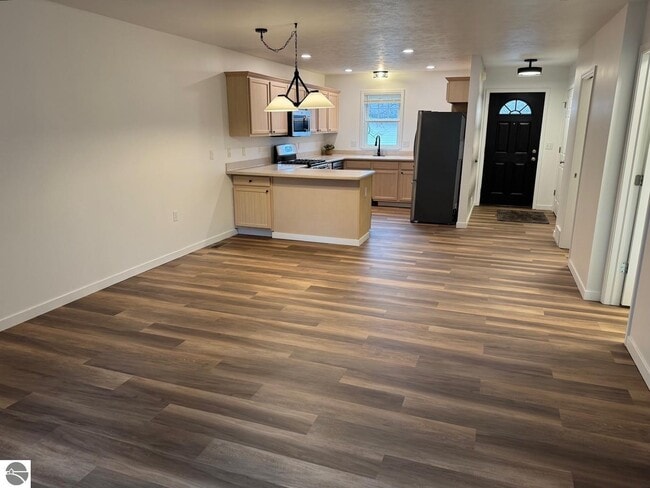 Photo - 1495 Newport St