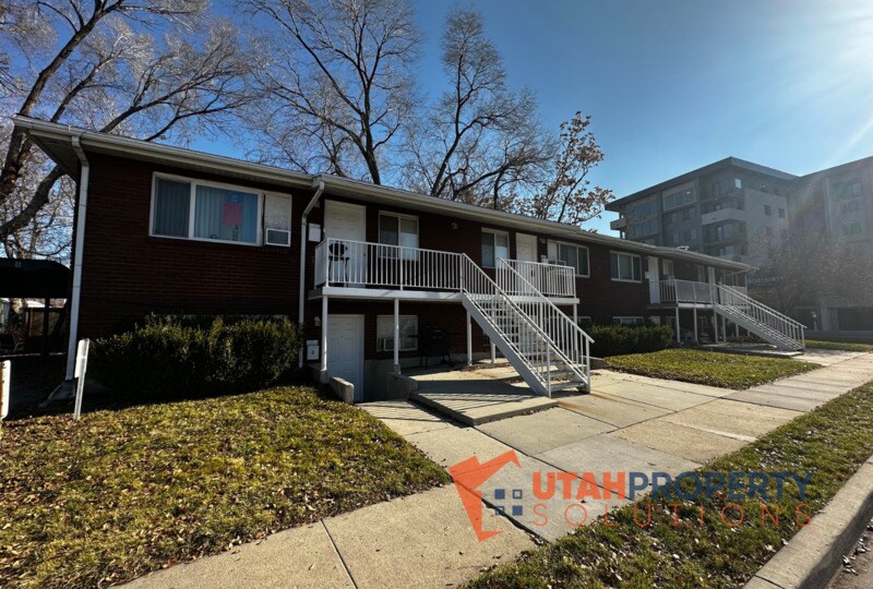 Photo - 4951 S Center St Unidad #8