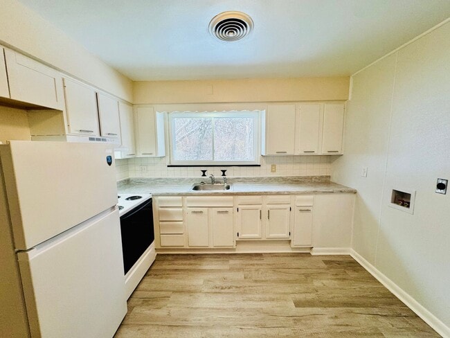 Photo - 3327-3233 Roosevelt Boulevard Multi Unit Unit 3329 Roosevelt Blvd.