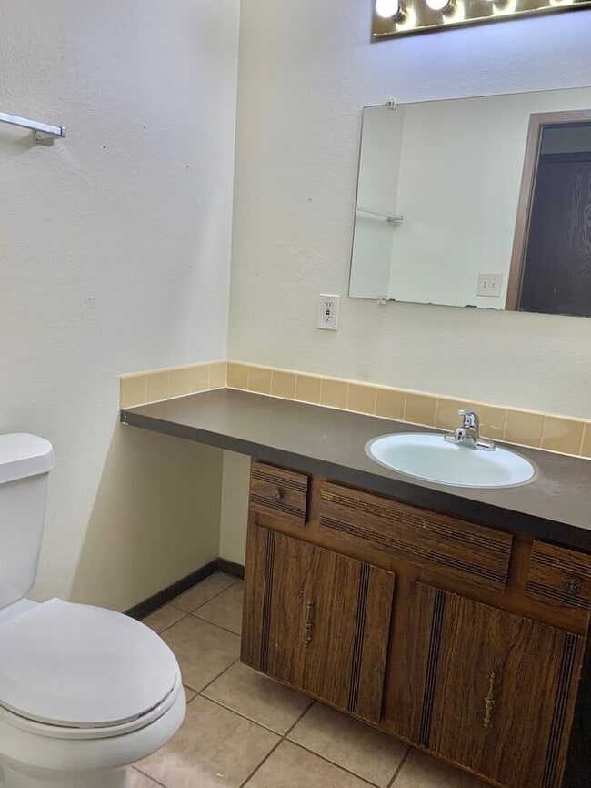 Photo - Spacious 2 bed 1.5 Bath Apartment with 1 Garage Space