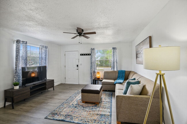 Photo - 811 W Magnolia St