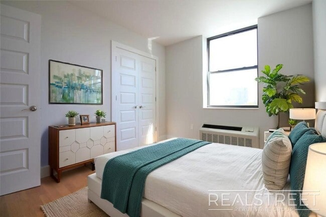 Photo - LUXURY 3 BR in Queens! Unit 501