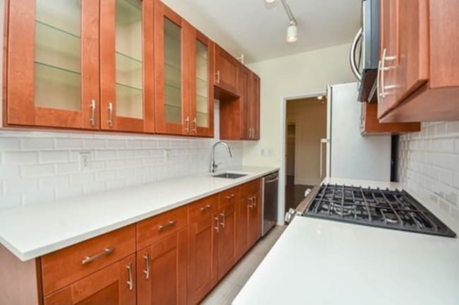 Building Photo - 62 Queensberry St Unit 404