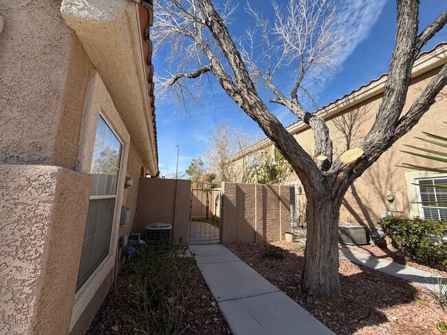Photo - Charming & Light-Filled 3 Bed Townhome with Community Pool!