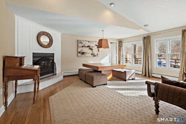 6 Old Orchard Dr