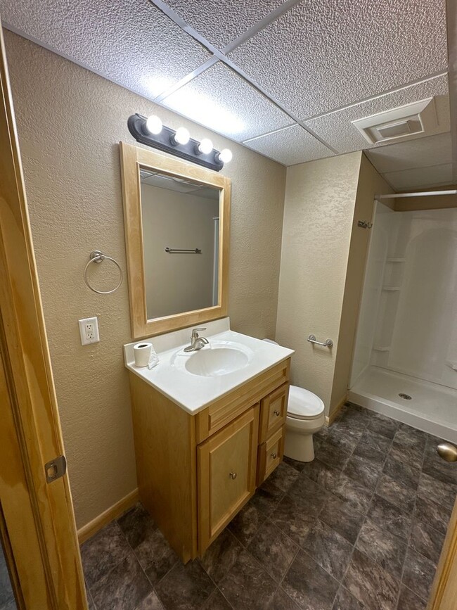 Photo - EZ - 202 Triplex Unit B