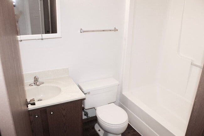 Photo - 520 N Oak St