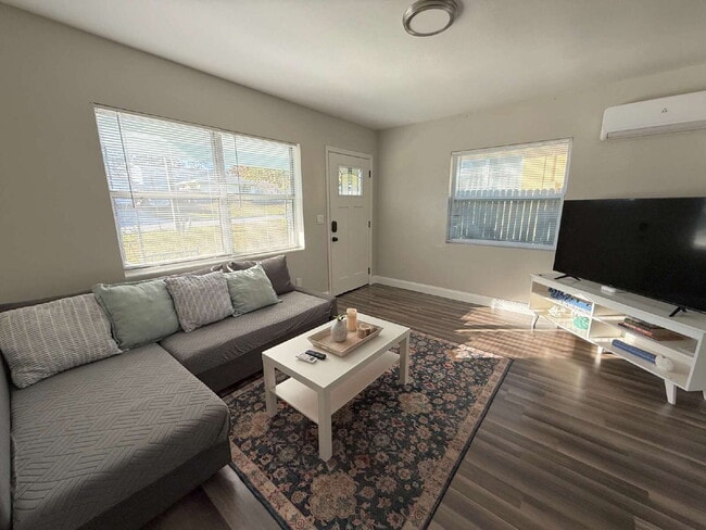 Photo - 305 S Lincoln Ave