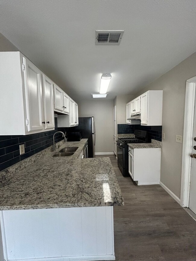 Photo - Remodeled 3 Bedroom 2 Bath  with cute back...