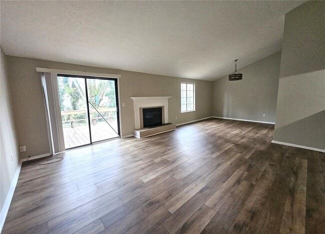 Photo - 400 Sheringham Ct