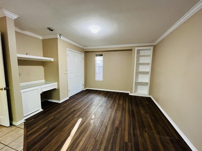 Photo - 909 E 13th St