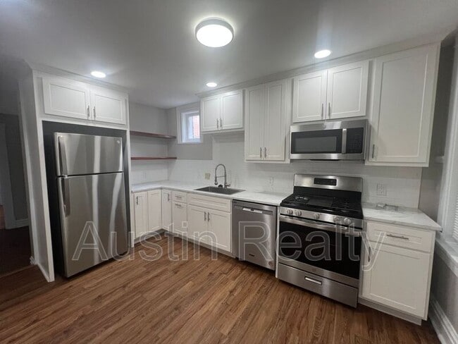 Photo - 1018 Commodore Dr Unit Apt A