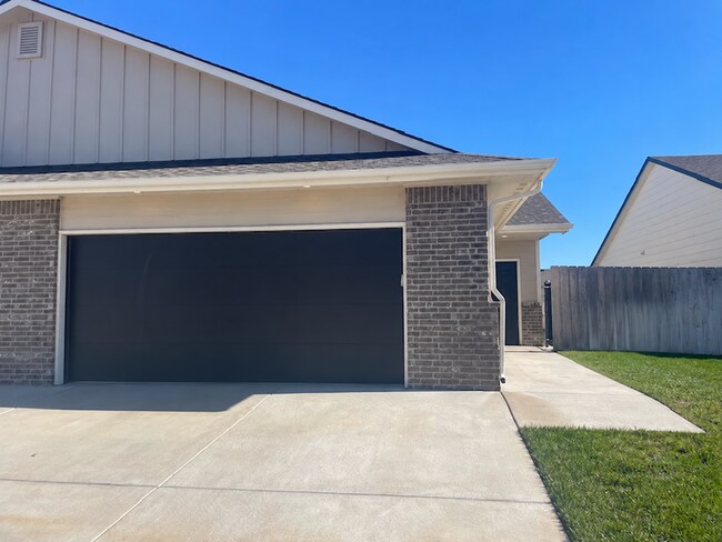Building Photo - 1626/28 S Hickory Creek St Unit 1628 Hickory Creek