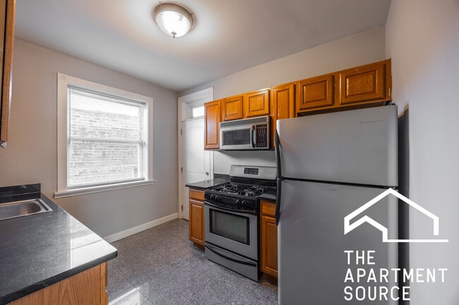 Building Photo - 2440 N Hamlin Ave Unit 2B