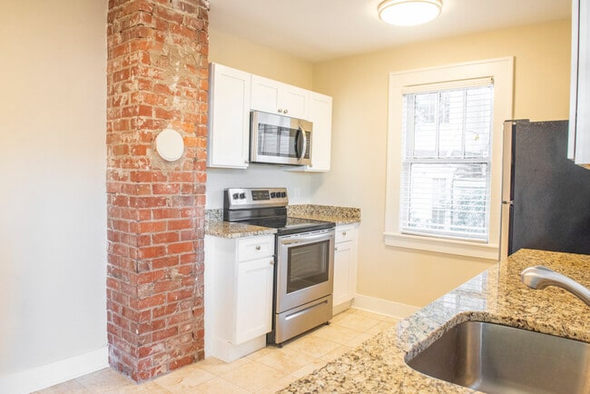 Photo - Renovated 1 bedroom apartment Unit B