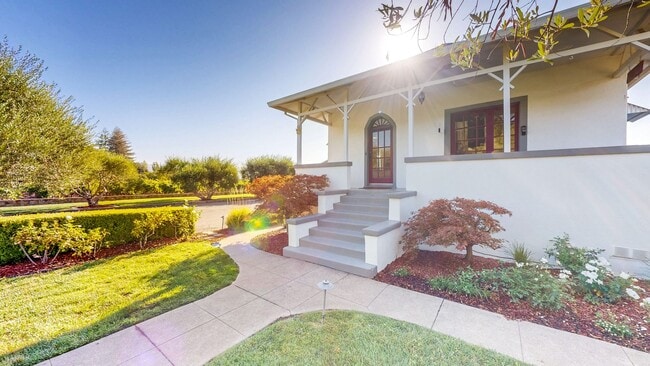 Charming 2 bedroom 1.5 bath plus office ho... - Charming 2 bedroom 1.5 bath plus office ho...