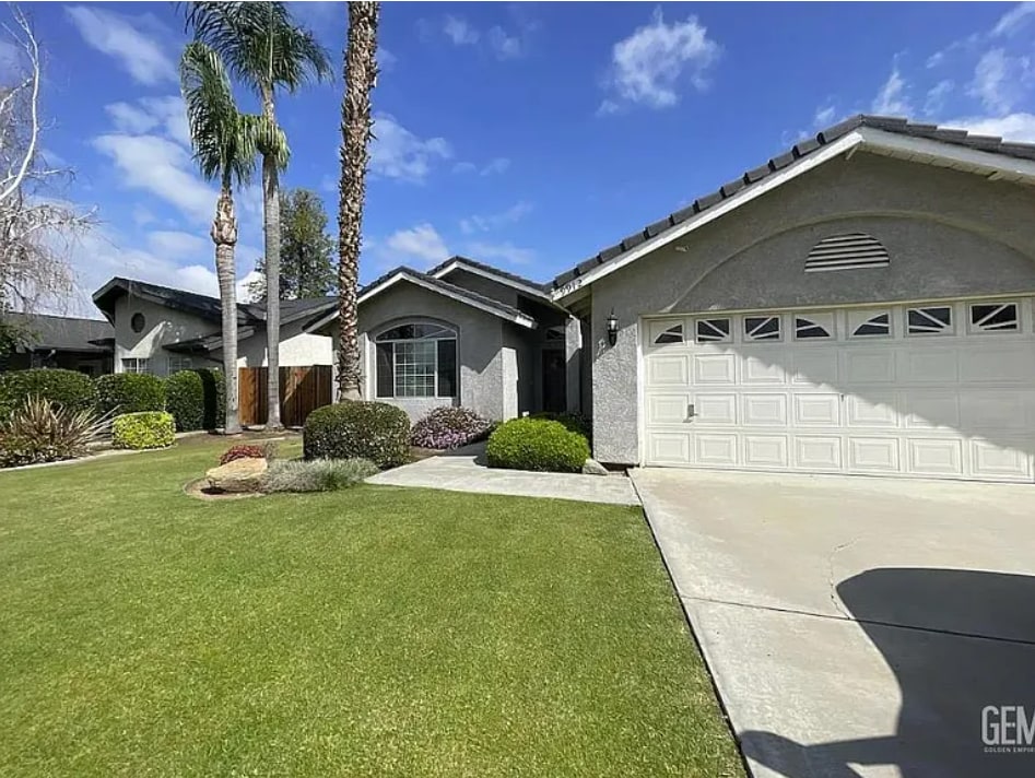 Photo - 9912 Vanessa Ave