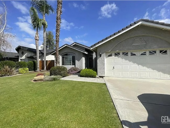 Building Photo - 9912 Vanessa Ave