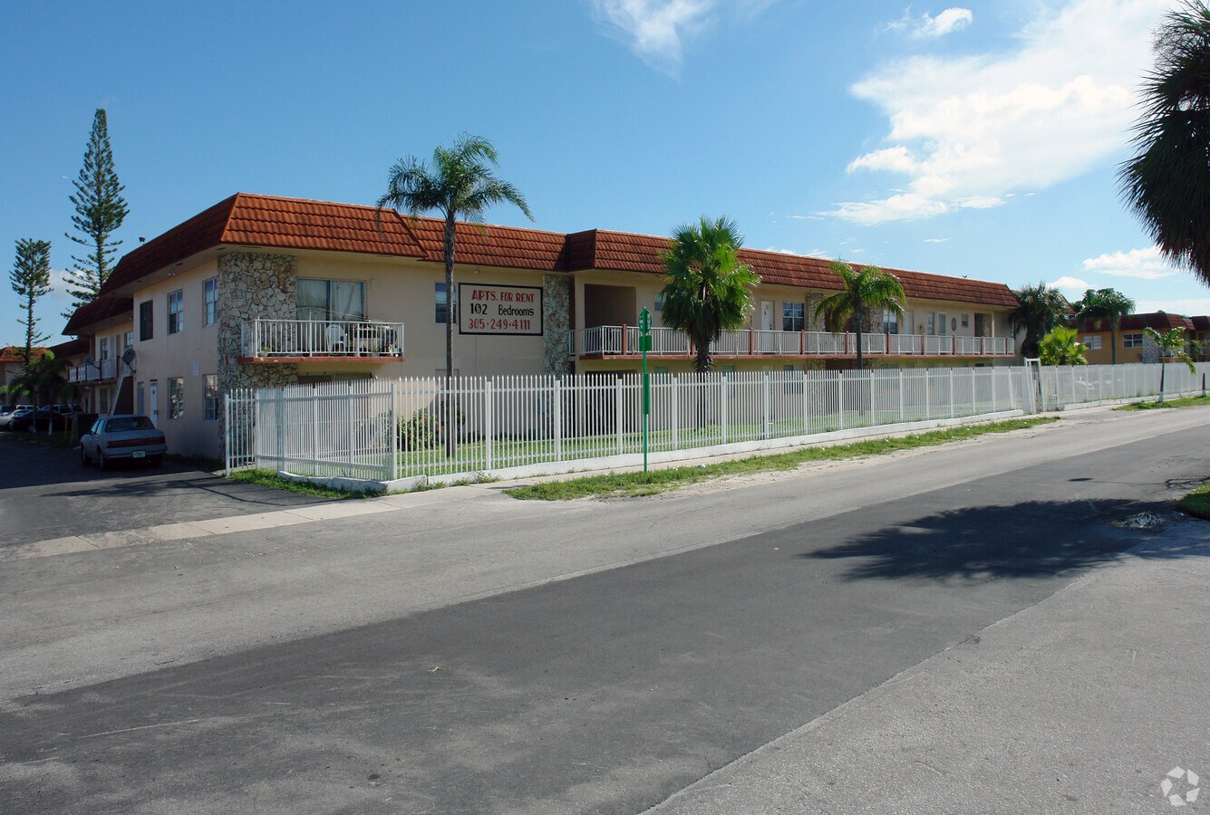 605 NW 177th St - 605 NW 177th St