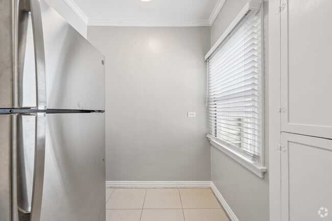Studio - 410SF - Dining Room