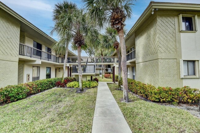 Building Photo - 159 NW 70th St Unit 402