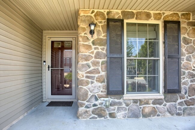 Photo - 690 Stoverdale Rd