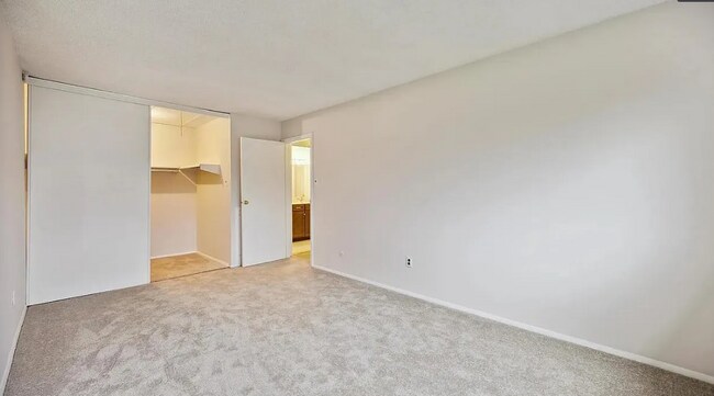 Photo - 108 Continental Dr