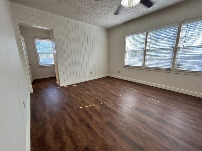 Photo - 2216 30th St Unidad Front
