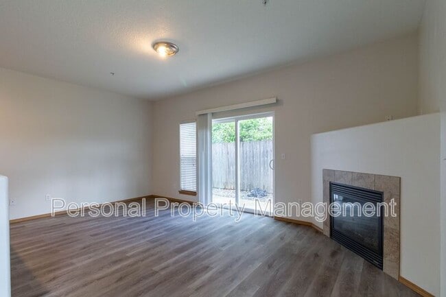 Photo - 865 NW Ivy St