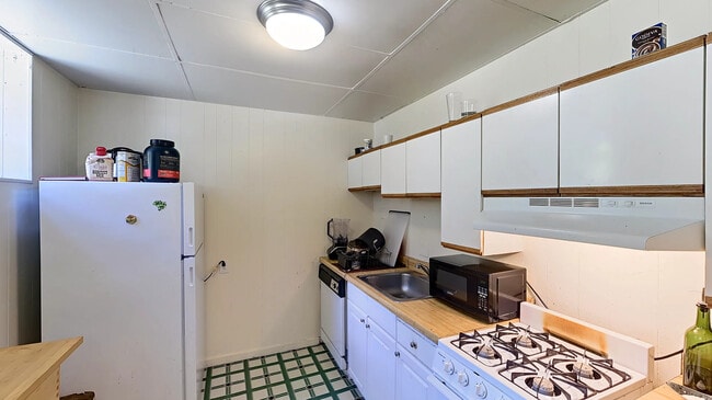 Photo - 15 Glenville Ave Unit B4