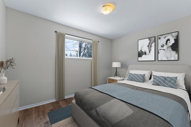 Photo - 290 Springbank Drive