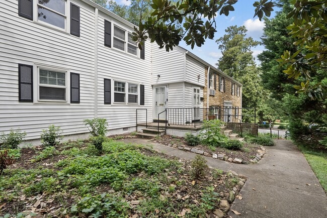 Photo - 975 St Marys St