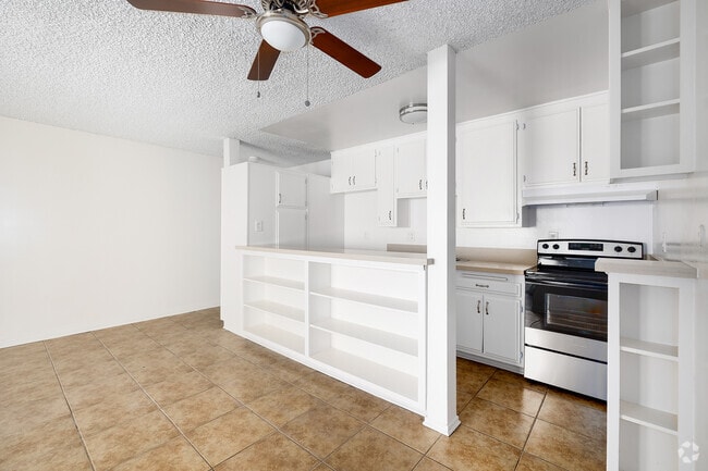 1BR, 1BA - 700SF - Kitchen