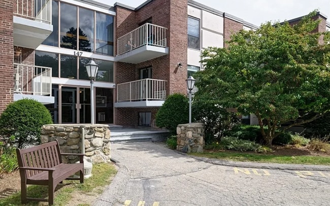 Building Photo - 147 Turner Rd Unit 98