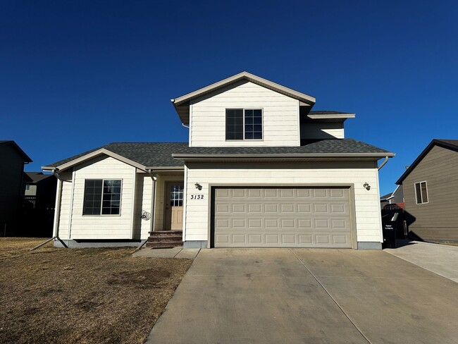 4 BED | 3 BATH | TRI-LEVEL | DOUBLE GARAGE... - 4 BED | 3 BATH | TRI-LEVEL | DOUBLE GARAGE... House