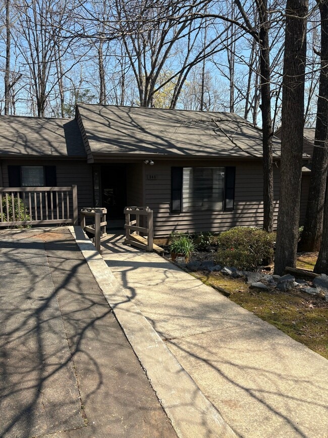 Building Photo - 141 Cedar Hollow St
