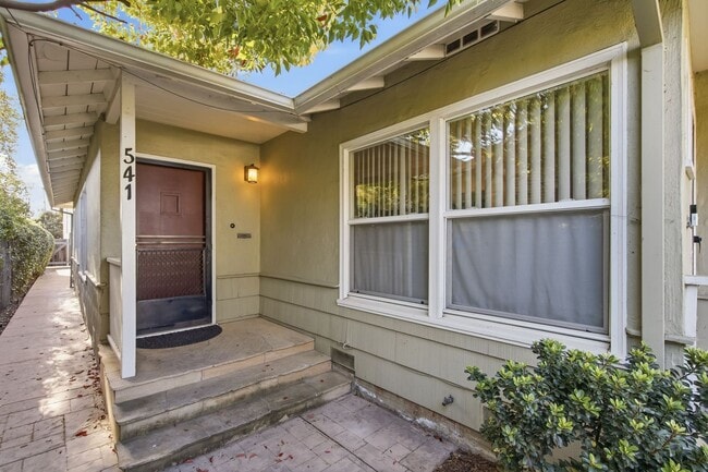 Building Photo - 541 Jackson Ave Unit 541