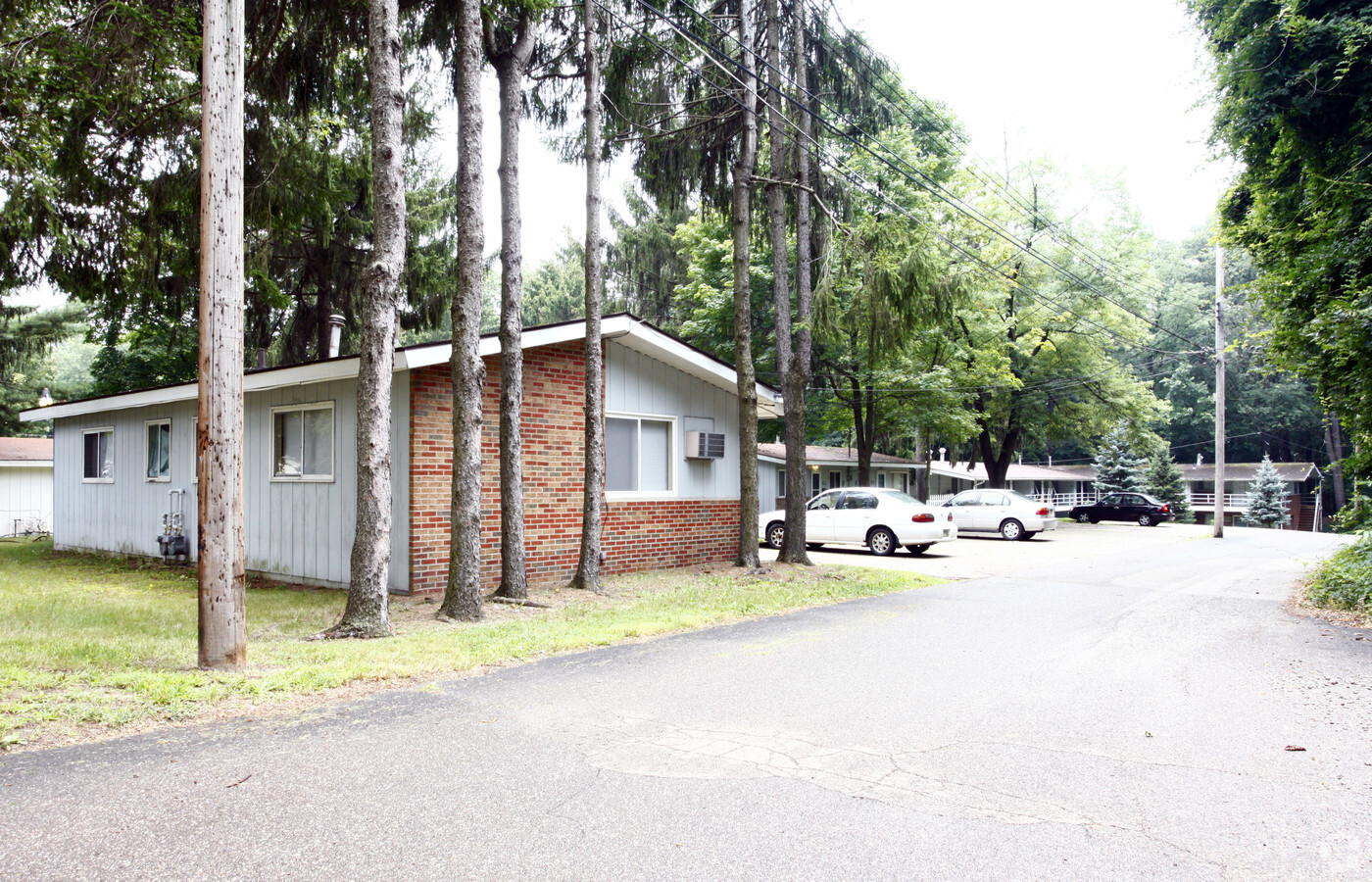 Pine Pointe Apartments - Pine Pointe Apartments