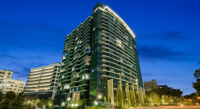 Building Photo - 2525 Turtle Creek Blvd Unit 2008