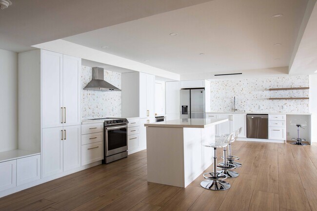 Building Photo - 3 Grove Isle Dr Unit # C707