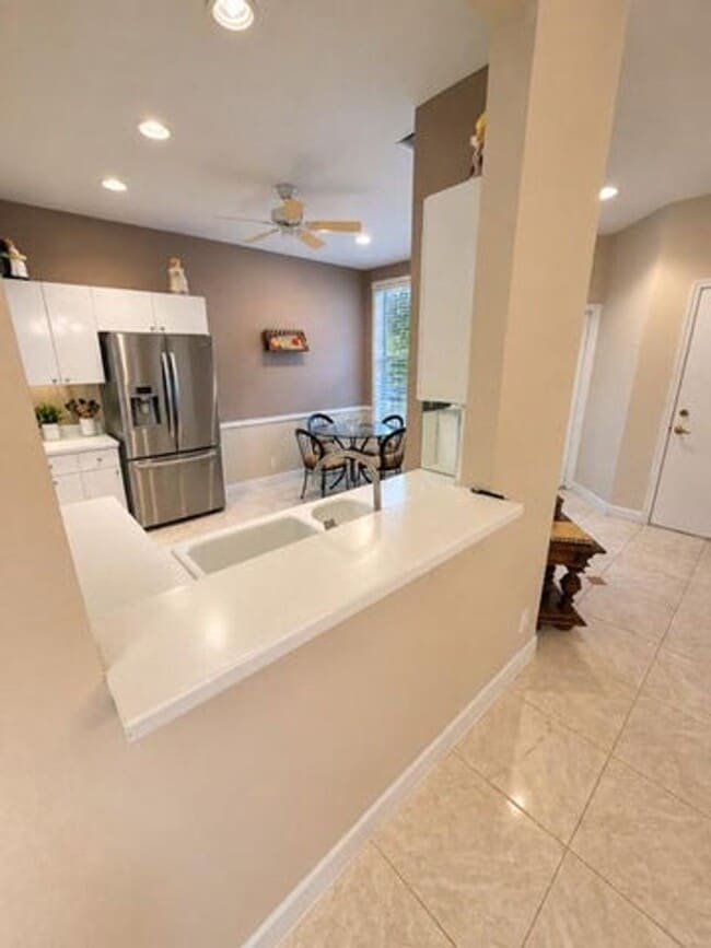 7966 Laina Ln