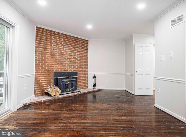 Photo - 910 Candlelight Ct