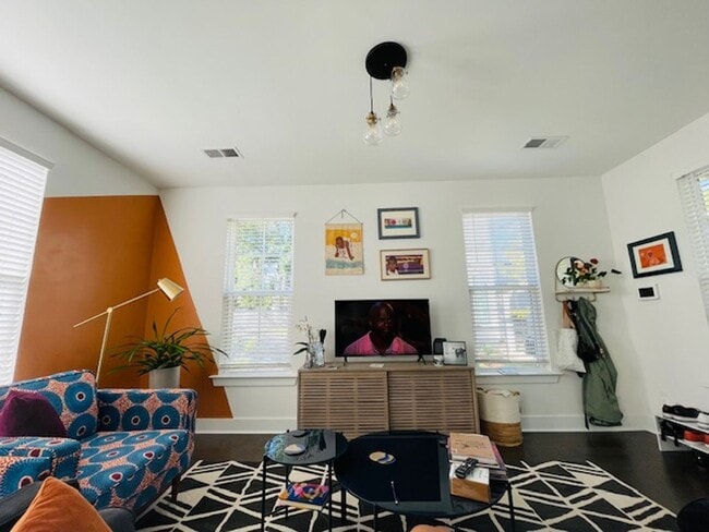 Photo - 3bd/2ba well-maintained home close to downtown and USC