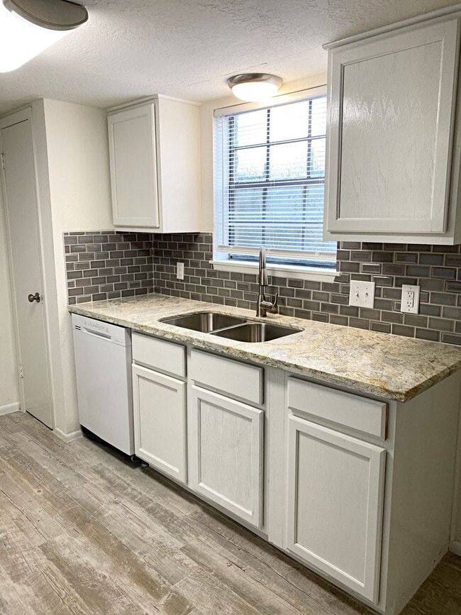 Photo - 2700 N 16th St