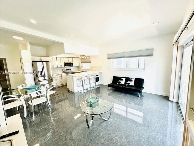 Photo - 3751 NE 170th St Unidad 4
