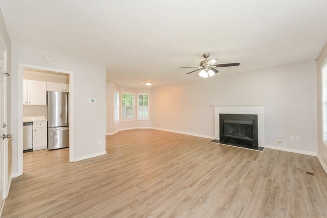 Photo - 430 Ivy Crest Dr